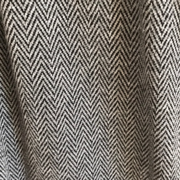 Casual dress perfect for cooler weather - Picture 4 of 4